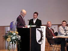 Der Sprecher der Ostpreußen überreicht den Preis