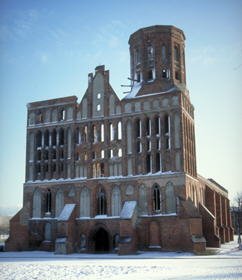 Winterliche Ansicht der Türme vor der Sanierung